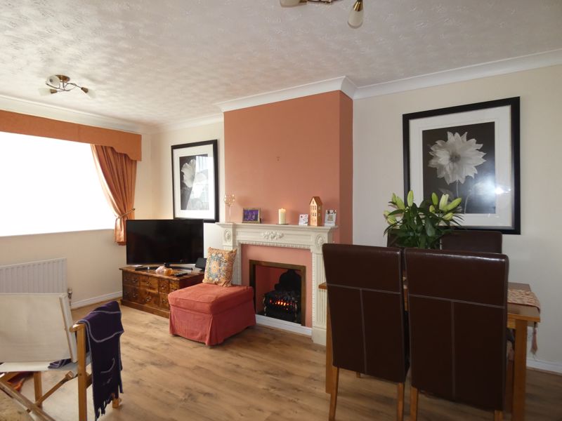 Lounge- click for photo gallery